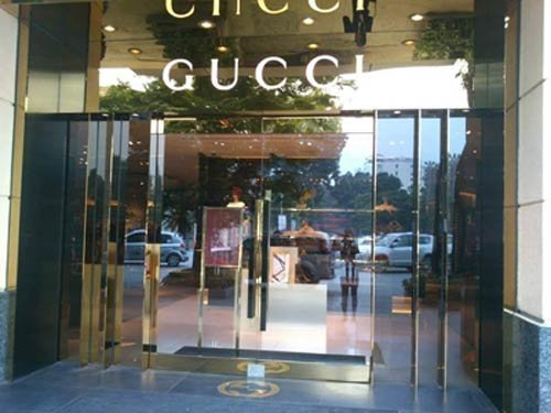 Truy nguồn gốc hàng hiệu Gucci 'giá bèo'