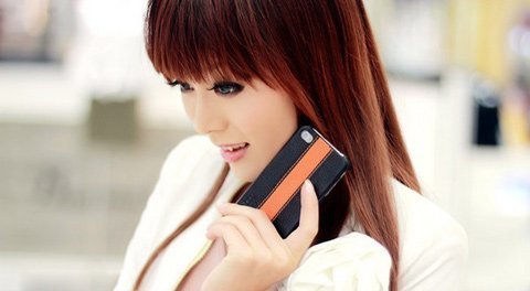 Thiếu nữ đẹp tinh khôi bên iPhone