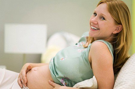 Sinh con khi chuyển công ty mới, bảo hiểm tính thế nào?