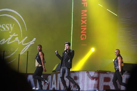 Fan Thượng Hải thăng hoa cùng nghệ sỹ quốc tế