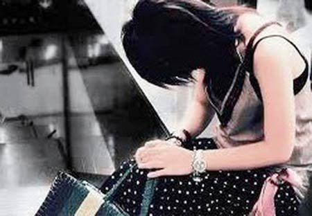 Thiếu nữ bị hại đời vì mẹ tin lời thầy bói