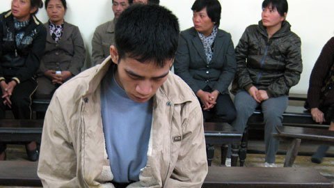 Tử hình đứa con máu lạnh giết cả cha lẫn mẹ