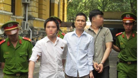 Đòi nợ thuê, giang hồ đổ xăng đốt “con nợ”