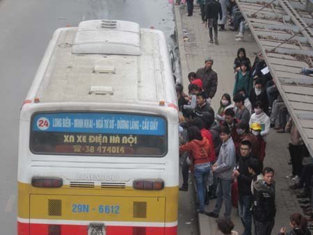 Sinh viên tranh luận chuyện giải quyết ùn tắc giao thông