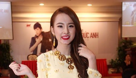 Gương mặt đột ngột lạ của Angela Phương Trinh