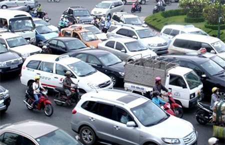 Phạt nặng chủ ô tô, xe máy không nộp phí đường bộ