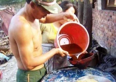 Kinh hoàng “công nghệ” tái sản xuất dầu ăn