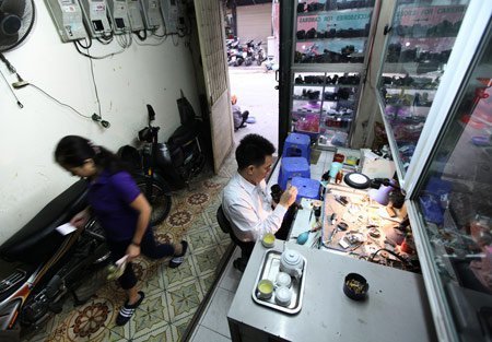 Tận mắt xem những cửa hiệu 'siêu bé' ở Thủ Đô