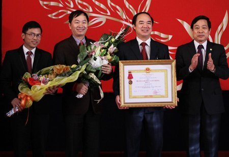 VietNamNet nhận huân chương Lao động hạng ba