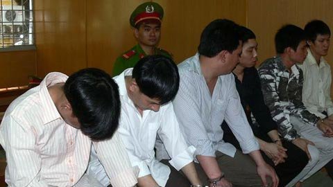 Thời sự trong ngày: Xe ôm dàn cảnh đụng xe để móc túi