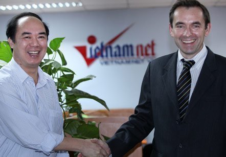 Đại sứ Pháp chúc mừng sinh nhật VietNamNet