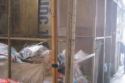 Chợ bạc tỉ bỏ hoang