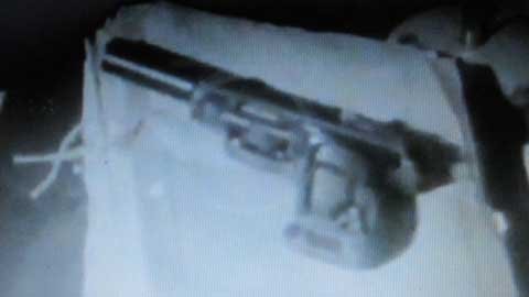 Bắt ổ nhóm chứa 'kho' súng, đạn, dao, kiếm tại nhà