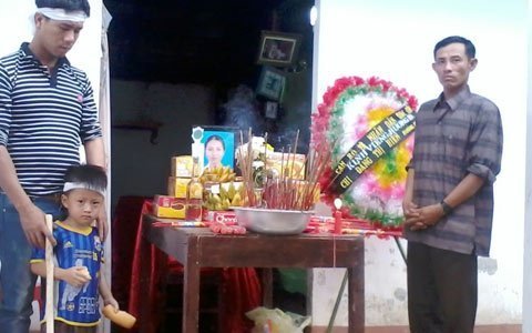 Mẹ chết khi vừa sinh, con thơ nguy kịch trong lồng kính