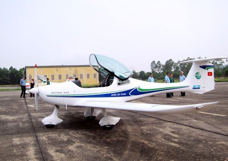 Ách tắc nhập khẩu bốn máy bay siêu nhẹ