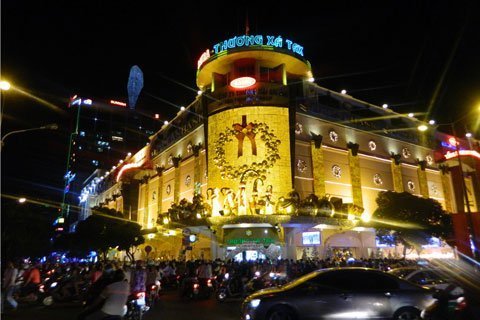 Giới trẻ Sài thành đón Giáng sinh sớm