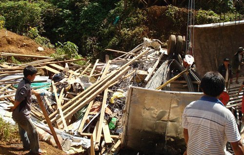 Hình ảnh vụ tai nạn thảm khốc làm 9 người chết