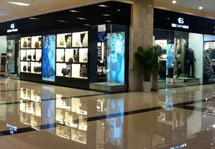 Buôn hàng hiệu, người ngay sợ kẻ gian