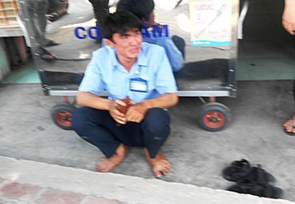 Trộm cướp xe ngay trước mắt, nam sinh bật khóc