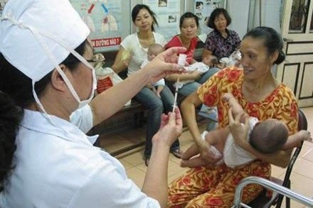 Lo lắng với vắc-xin nghi gây tử vong cho trẻ