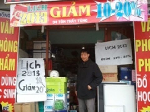 Thị trường lịch Tết giảm giá đến 40% vẫn ứ đọng