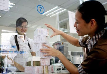 Đổi tiền mới mệnh giá 200 đồng mất phí tới 50%