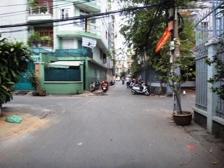 1 thạc sỹ bị cướp cắt cổ trong đêm vắng