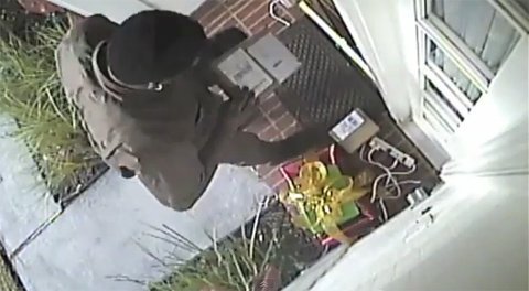 Màn trộm iPad Mini của nhân viên UPS