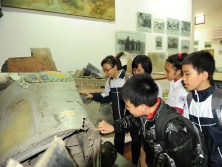 Chủ đạo vun trồng tình yêu môn sử?