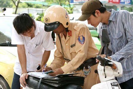 Hành xử kỳ lạ nhất của cơ quan chức năng năm 2012