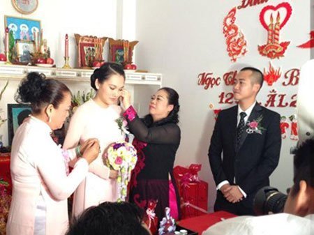 Siêu mẫu Ngọc Thạch giản dị trong lễ đính hôn