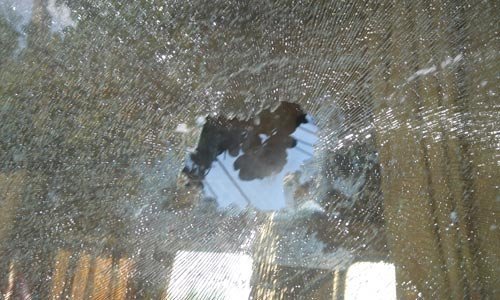 Báo động nạn ném đá lên tàu trong dịp Tết