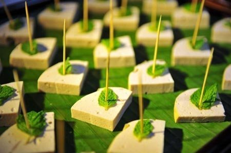Tìm hồn Việt trong chả giò, chả lụa