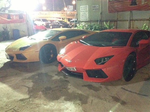 Hai siêu xe Lamborghini Aventador ở VN hội ngộ