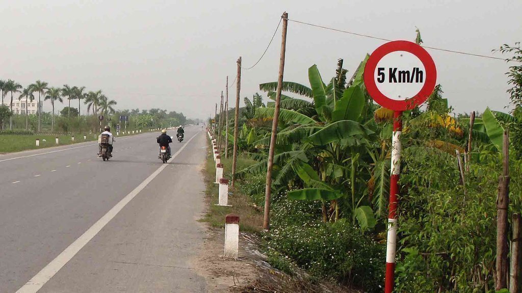 Đường đẹp biển báo có sai