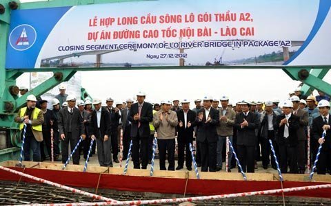 Hợp long cầu Sông Lô trên cao tốc dài nhất VN