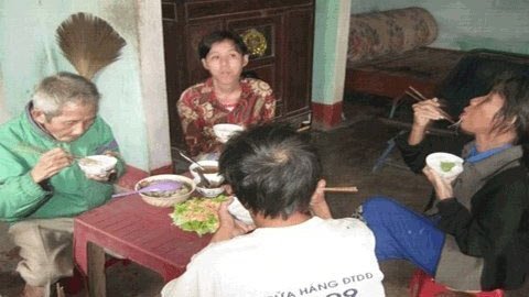 Bi kịch cuộc đời 3 đứa con tâm thần của ông giáo Vương Mua