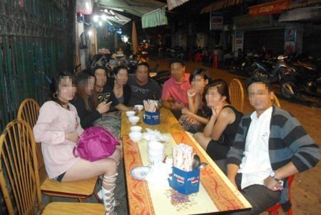 Thân phận kỹ nữ già đi bắt 