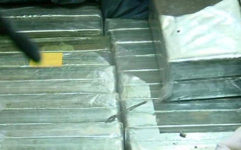 Bắt vụ vận chuyển 60 bánh heroin