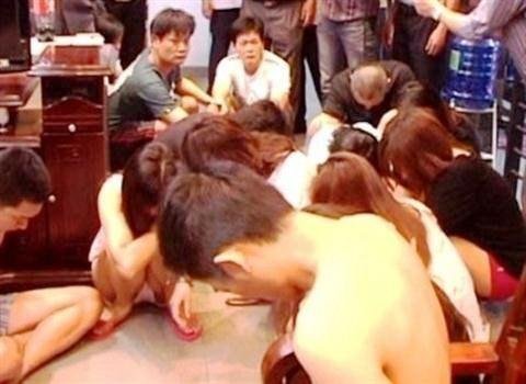 Bắt nhóm người Trung Quốc lừa đảo công nghệ cao