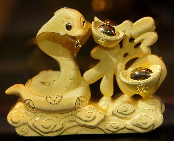 Sốt rắn vàng giá trăm triệu đồng