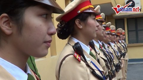 Ngắm nữ CSGT xinh đẹp trước ngày ra quân