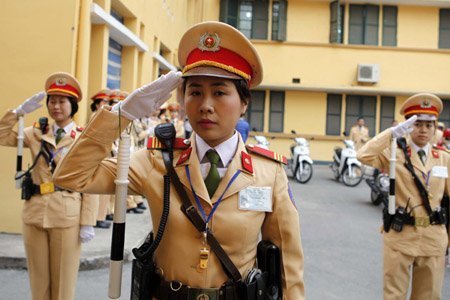 Ngắm những bóng hồng trong sắc phục CSGT