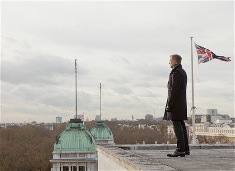 James Bond góp doanh thu làm nên kỷ lục cho Hollywood