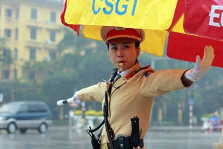 Tâm sự của những bóng hồng CSGT