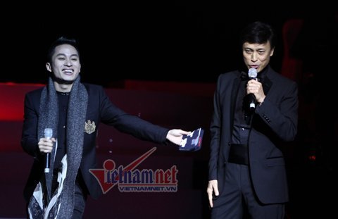 Tuấn Ngọc tặng 