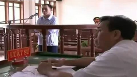 Nghịch tử bạo hành cha, thiêu chết chú ruột