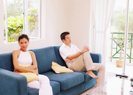 Nhà chồng không cho tách hộ khẩu, phải làm sao?