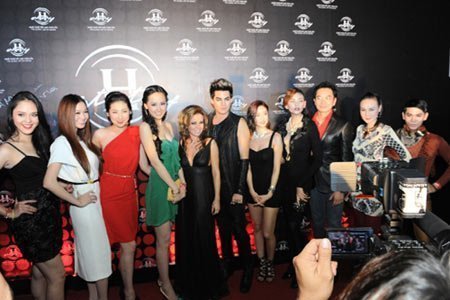 Mai Phương Thúy xanh ngọc ngà trên thảm đỏ H-Artistry 2013