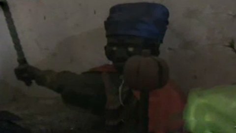 Kỳ bí những pho tượng tay cầm quả anh túc